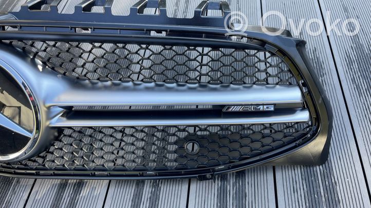 Mercedes-Benz CLA C118 X118 Grille calandre supérieure de pare-chocs avant A1188881600