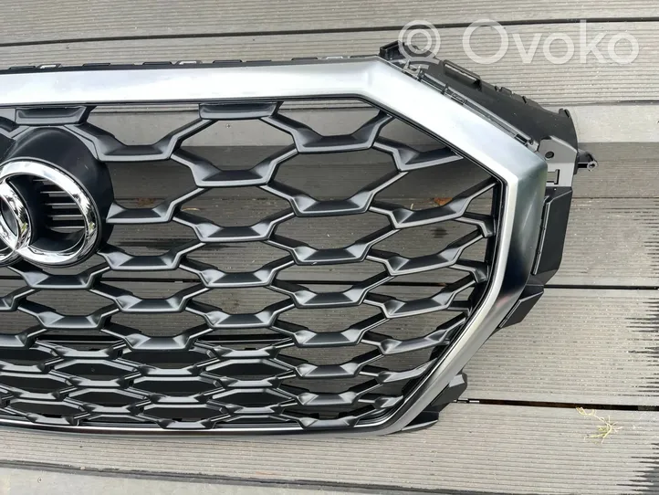 Audi Q3 F3 Grille calandre supérieure de pare-chocs avant 83F853651