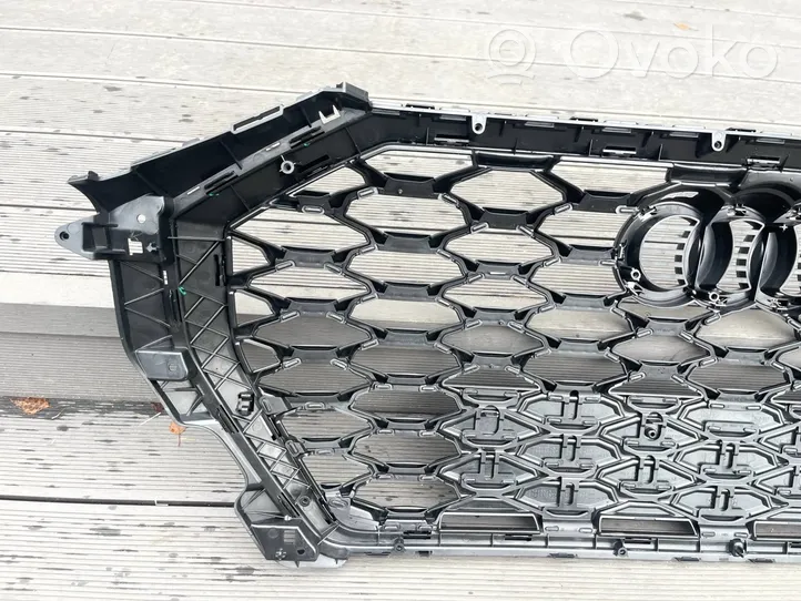 Audi Q3 F3 Grille calandre supérieure de pare-chocs avant 83F853651