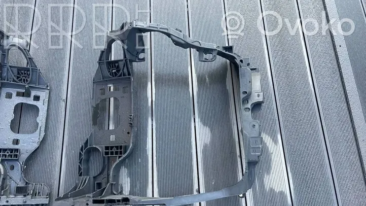 Porsche Macan Боковая часть панели радиаторов (телевизора) 95B805295