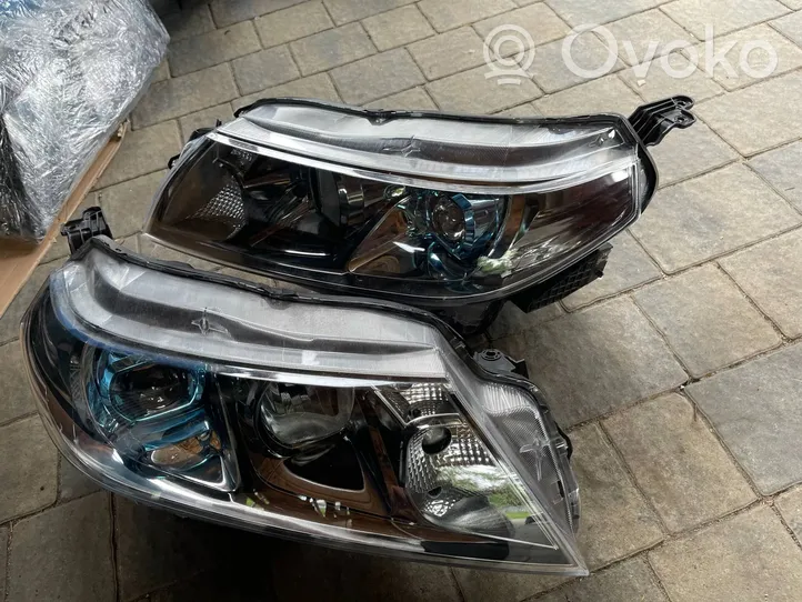 Suzuki Vitara (LY) Lampa przednia 10018095