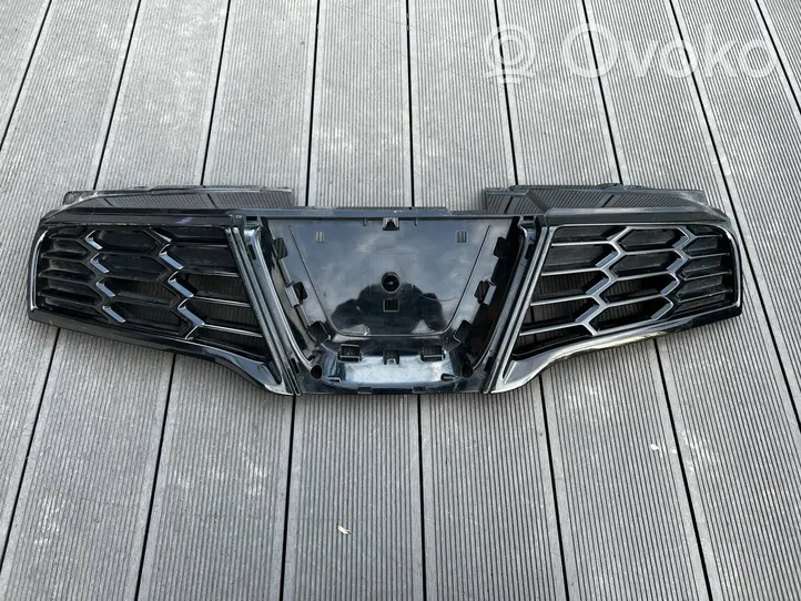 Nissan Qashqai Grille calandre supérieure de pare-chocs avant 62310BR00A