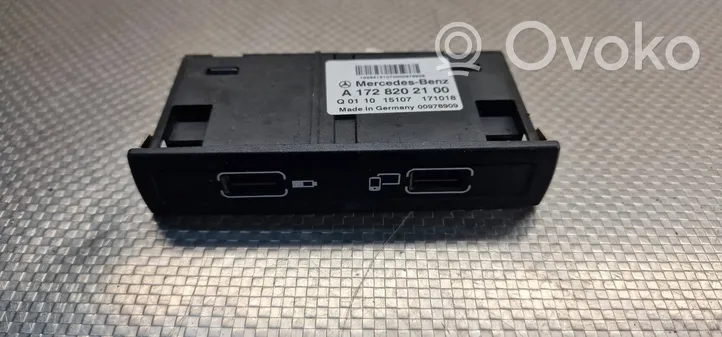 Mercedes-Benz B W246 W242 USB-pistokeliitin A1728202100