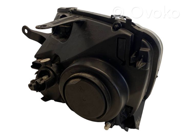 Dacia Duster Lampa przednia 1305236684