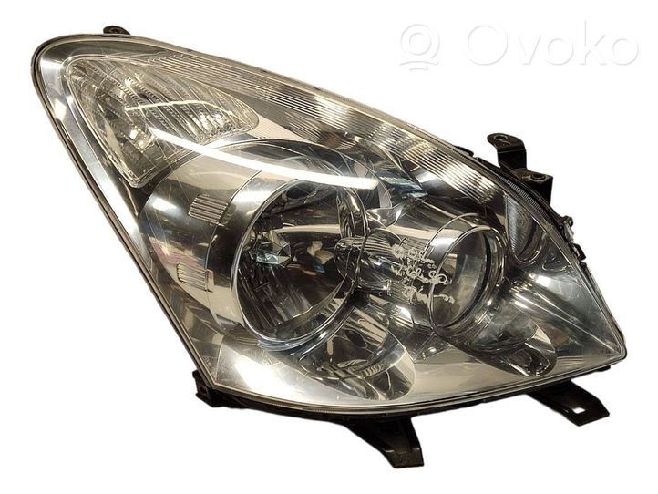 Toyota Corolla Verso AR10 Lampa przednia 811300F010