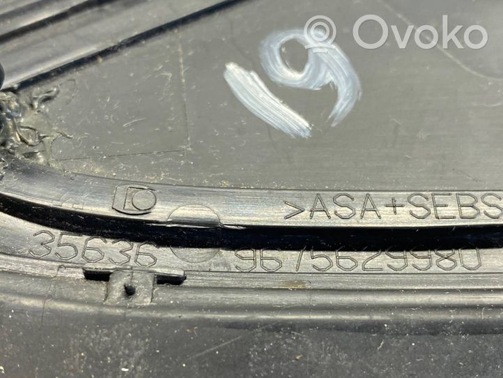 Peugeot 208 Veidrodėlio plastikinė apdaila 9675629980