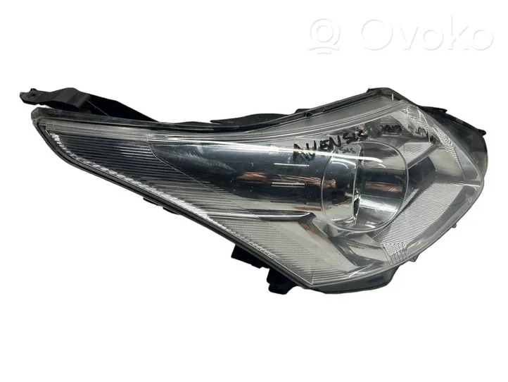 Toyota Avensis T270 Lampa przednia 8112605310