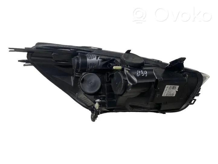 Renault Clio IV Lampa przednia 260608367R