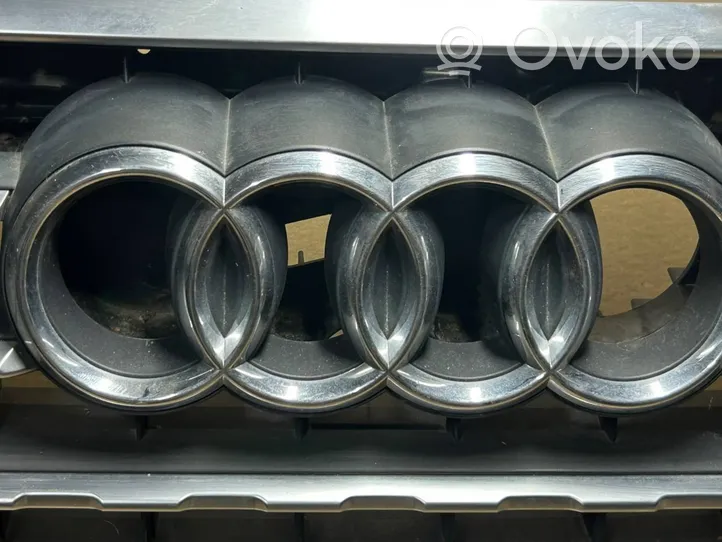 Audi Q7 4M Maskownica / Grill / Atrapa górna chłodnicy 4M0853651F