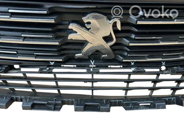 Peugeot 5008 Grille calandre supérieure de pare-chocs avant 9814783380