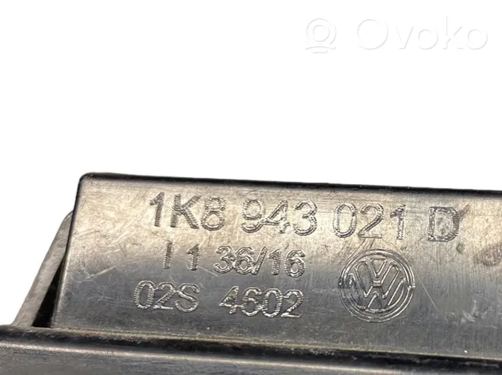 Volkswagen PASSAT B8 Lampa oświetlenia tylnej tablicy rejestracyjnej 1K8943021D