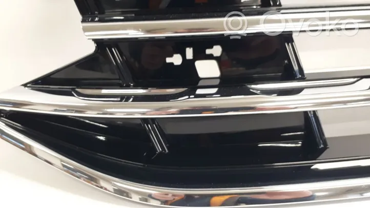 Volkswagen Tiguan Grille calandre supérieure de pare-chocs avant 5NA853651AC