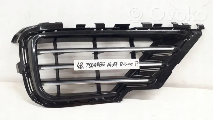 Volkswagen Touareg II Grille antibrouillard avant 7P6853666