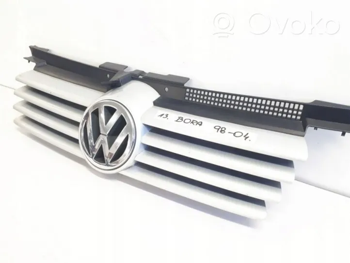 Volkswagen Bora Griglia superiore del radiatore paraurti anteriore 
