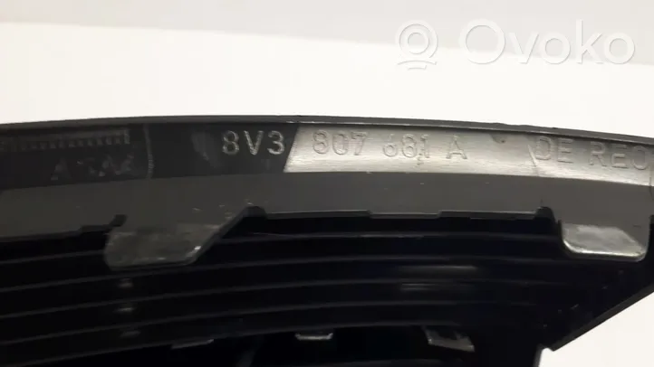 Audi A3 S3 8V Etupuskurin alempi jäähdytinsäleikkö 8V3807681