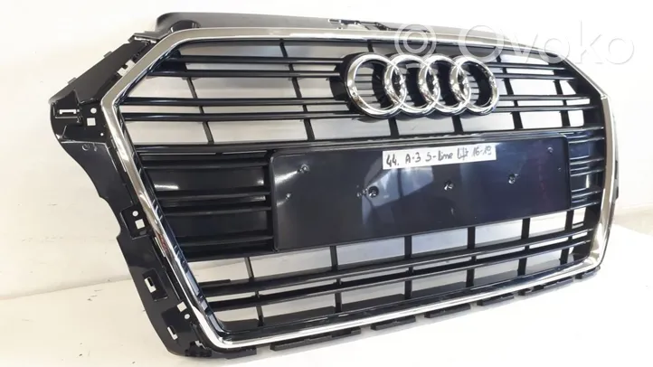 Audi A3 S3 8V Maskownica / Grill / Atrapa górna chłodnicy 8V3853651