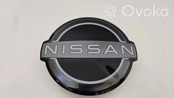 Nissan Qashqai J12 Mostrina con logo/emblema della casa automobilistica 25037900