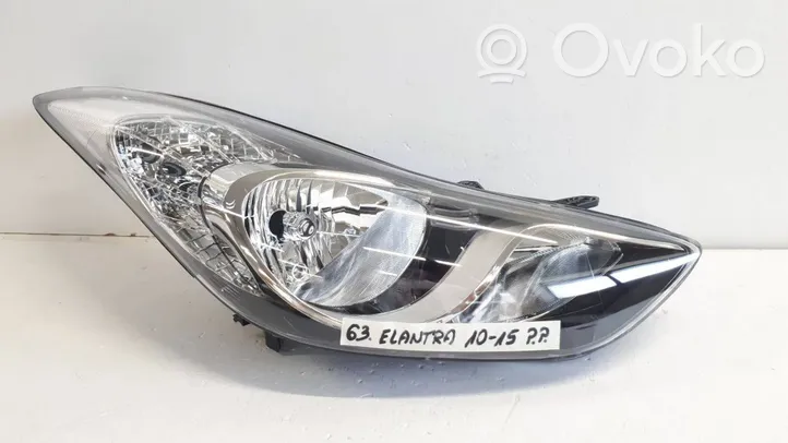 Hyundai Elantra Priekšējais lukturis 921023X
