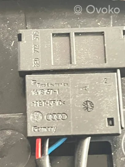 Audi A4 S4 B8 8K Centrālais gaisa ventilācijas režģis 8K0819203