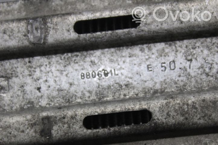 Volvo XC70 Chłodnica powietrza doładowującego / Intercooler 880691L