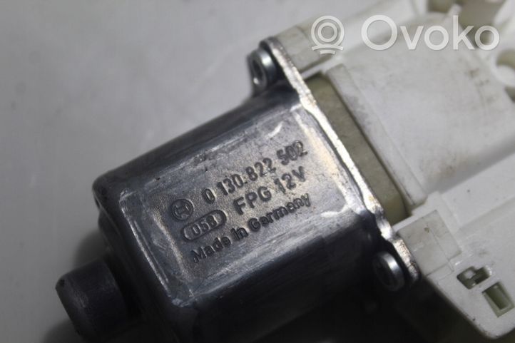 Mercedes-Benz C AMG W204 Moteur de lève-vitre de porte avant 0130822502