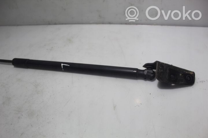 Ford Focus Tavaratilan luukun hydrauliikkasarja 