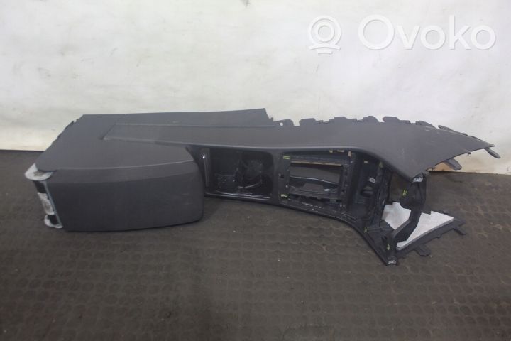 Volkswagen PASSAT B7 Center console 