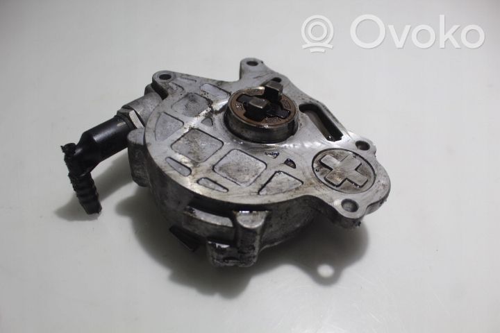 Volkswagen Golf VI Vacuum pump 