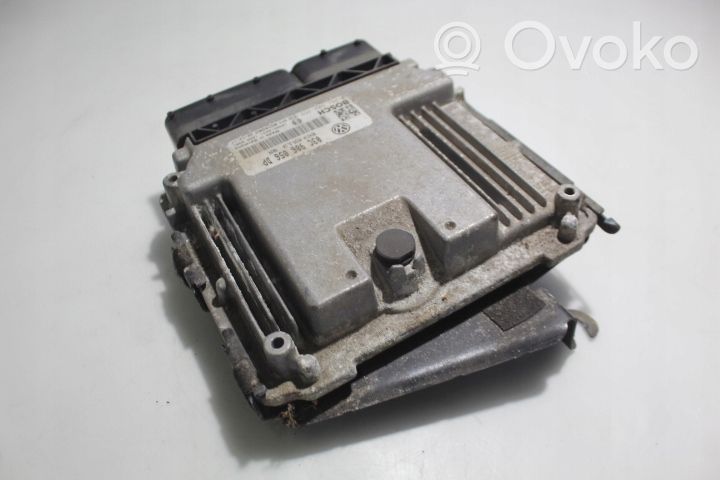 Volkswagen Jetta V Unité de commande, module ECU de moteur 0261S02359