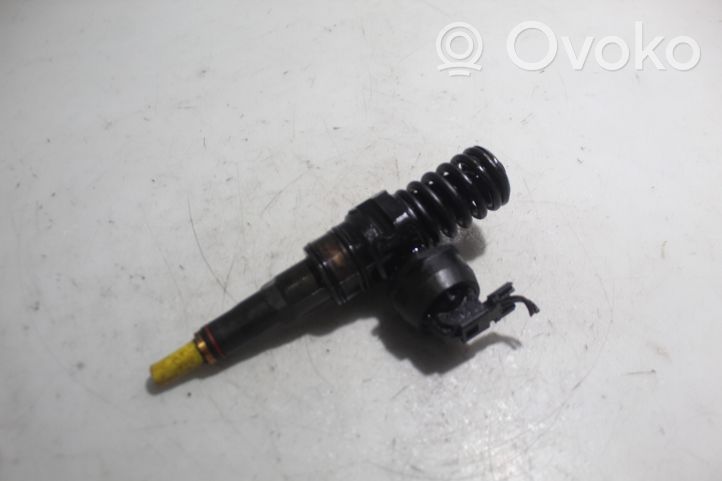 Volkswagen Touran I Fuel injector 0414720215