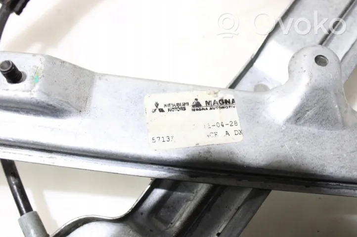 Mitsubishi Colt Meccanismo di sollevamento del finestrino anteriore senza motorino 
