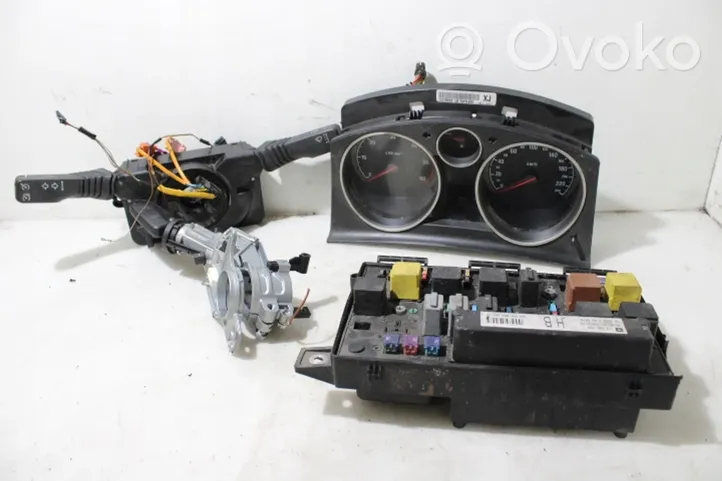 Opel Zafira B Unité de commande, module ECU de moteur 