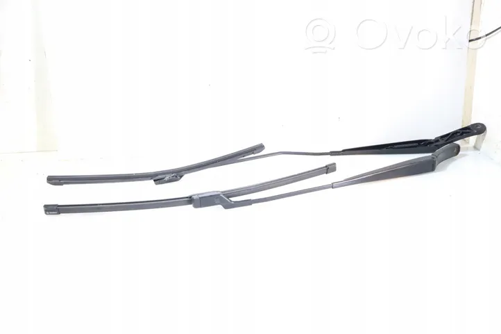 Volkswagen Touran II Front wiper blade arm 