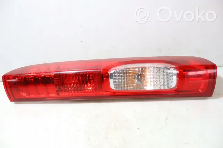 Opel Vivaro Задний фонарь в кузове 