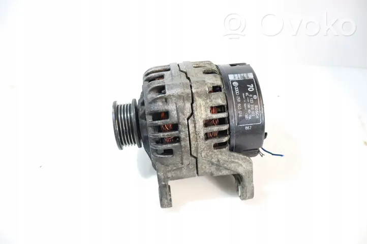 Audi A4 S4 B5 8D Generator/alternator 0123310022