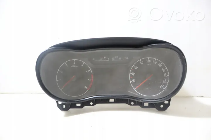 Opel Corsa E Uhr 