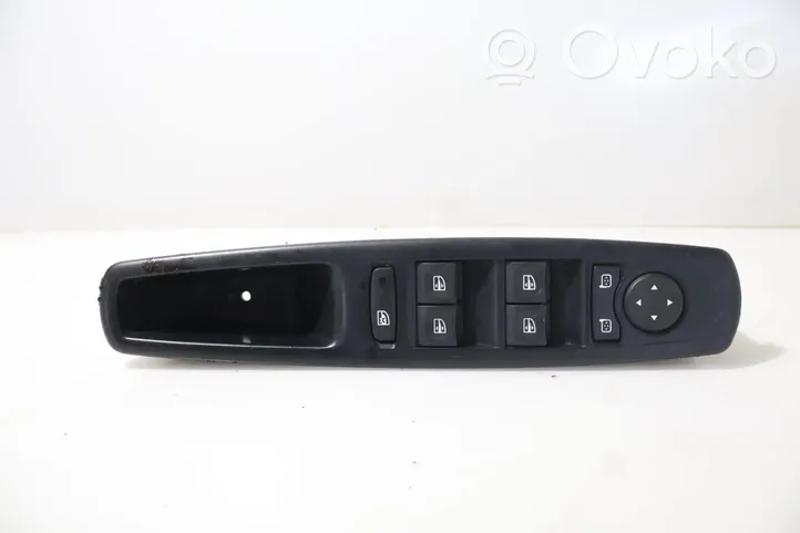 Renault Megane III Electric window control switch 