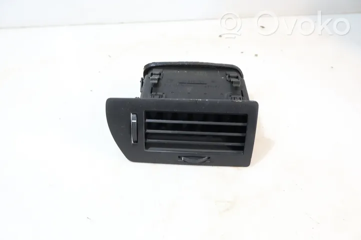 Opel Astra H Copertura griglia di ventilazione laterale cruscotto 