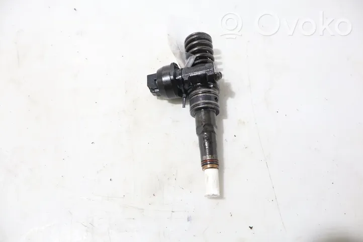 Volkswagen PASSAT B5.5 Fuel injector 0414720214