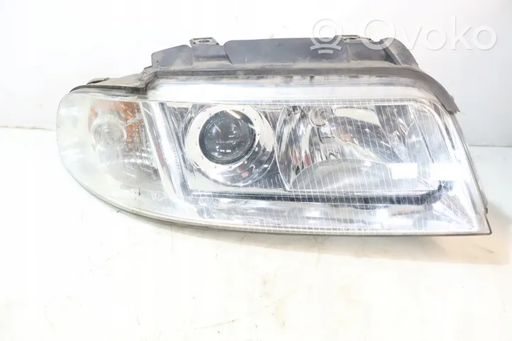 Audi A4 S4 B5 8D Lampa przednia 