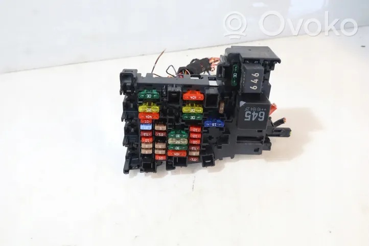 Skoda Octavia Mk3 (5E) Skrzynka bezpieczników / Komplet 