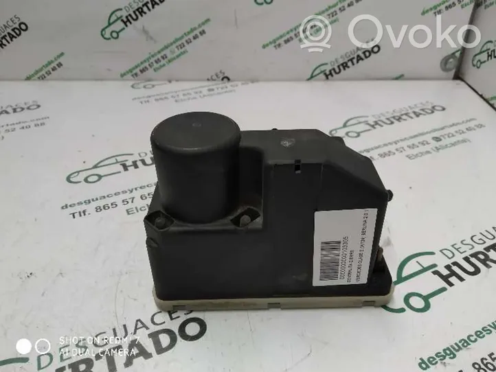 Mercedes-Benz E W124 Door central lock control unit/module 0008001148