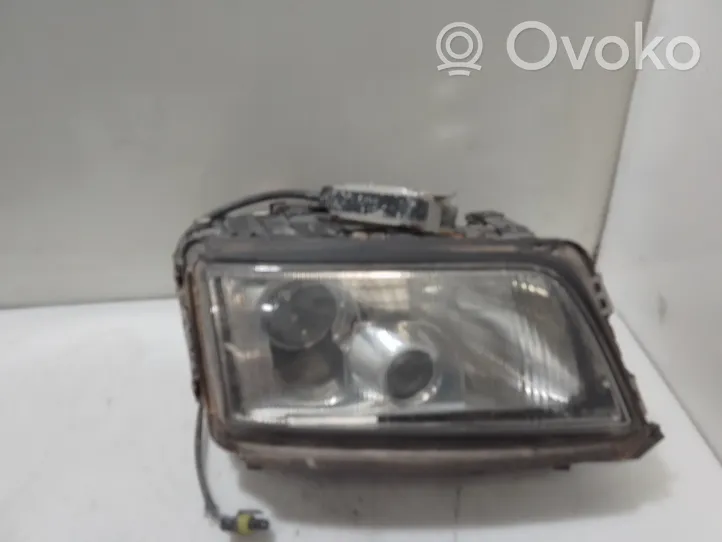 Audi A8 S8 D2 4D Lampa przednia 4D0941030E