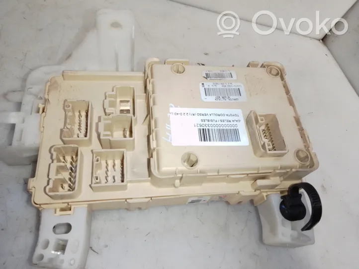 Toyota Corolla Verso AR10 Module de fusibles 892210F010