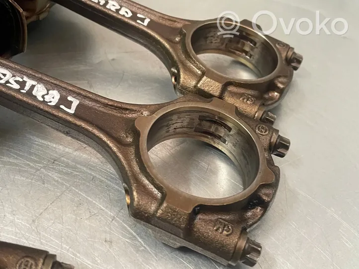 Opel Astra J Piston 