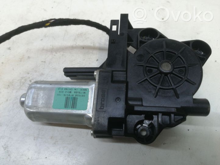 Ford C-MAX I Moteur de lève-vitre de porte avant 979036100