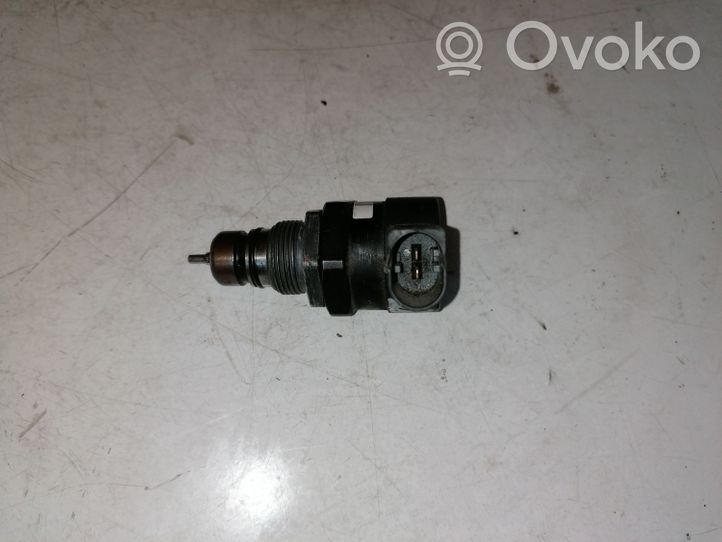 Mercedes-Benz C W204 Régulateur de pression de carburant A6110780449