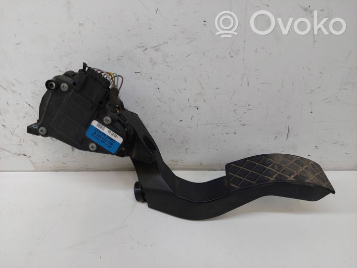 Volkswagen PASSAT B5.5 Pedal del acelerador 8D1723523M