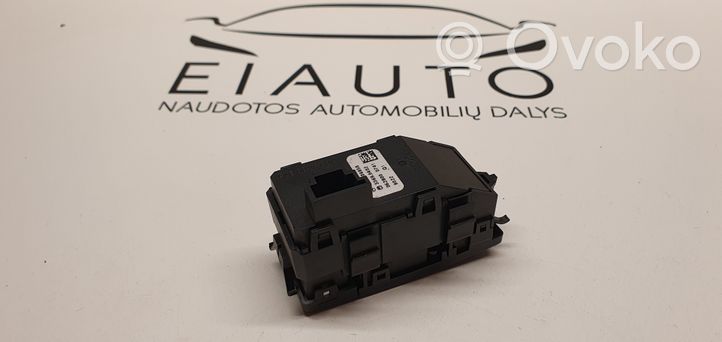 Mercedes-Benz C W204 Hazard light switch A2048706858