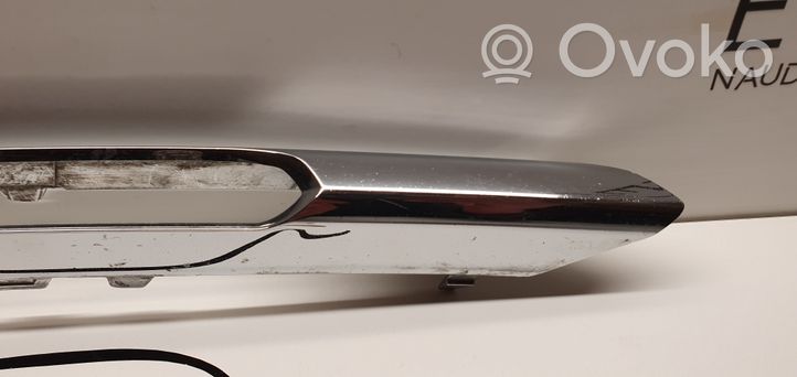 Mercedes-Benz E AMG W212 Modanatura separatore del paraurti anteriore A2128851674